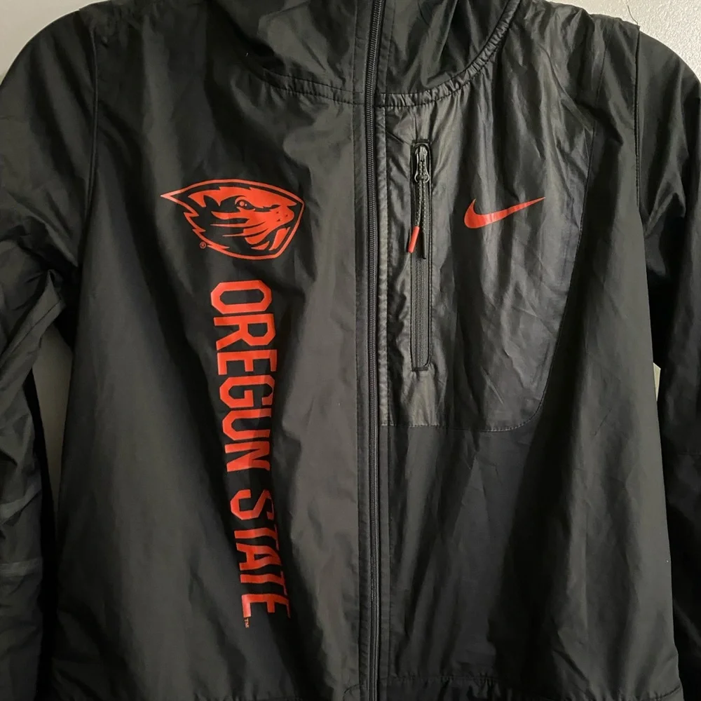 Black Nike rain jacket - Picture 2 of 3